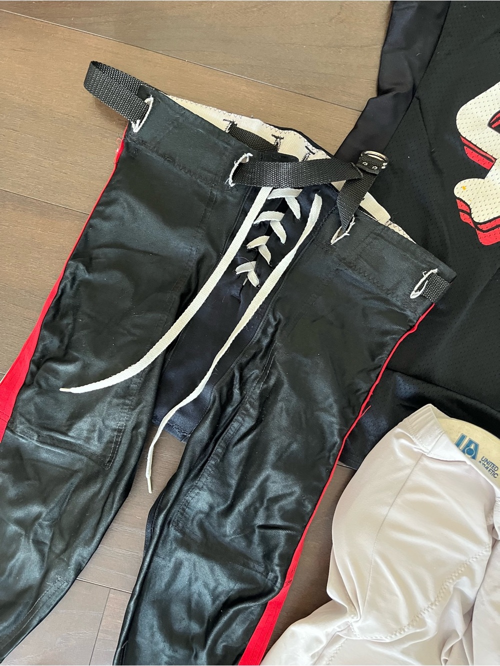 UNIQUE Mens Football Uniform HALLOWEEN COSTUME (Full Uniform with all padding) - Picture 10 of 11